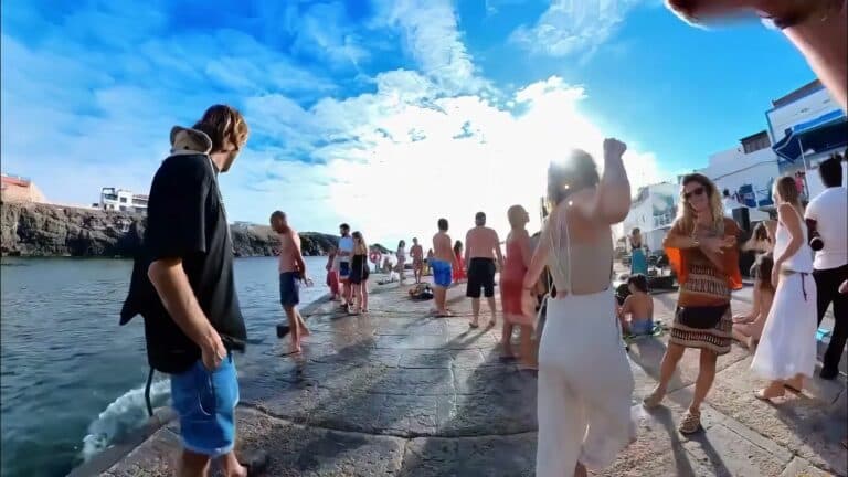 El FEM 2025 dinamiza El Cotillo con actividades de día en la plaza y el Muellito