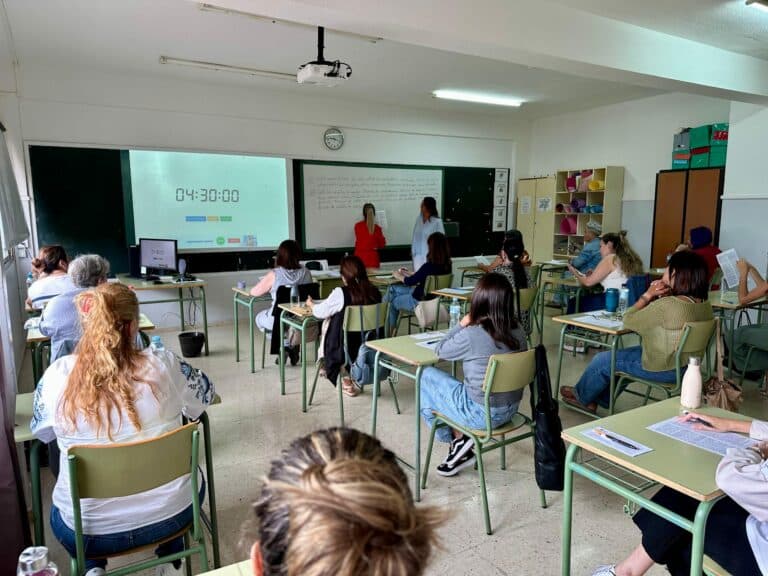 Más de diez mil aspirantes se examinan este sábado para optar a una de las 1.127 plazas docentes en Canarias