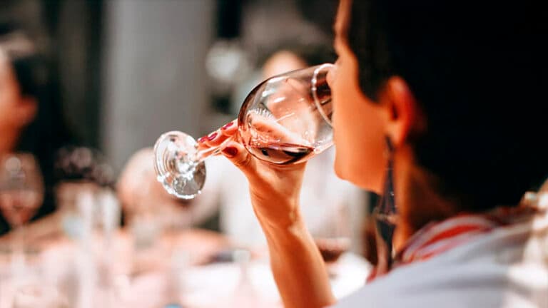 El mito del “alcohol beneficioso”, el bulo más persistente que combaten los médicos de familia