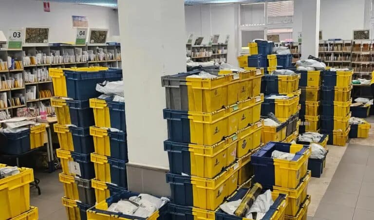 Colapso de Correos en Fuerteventura: “Las carterías operan al 50% y el servicio está al borde de la ruptura”