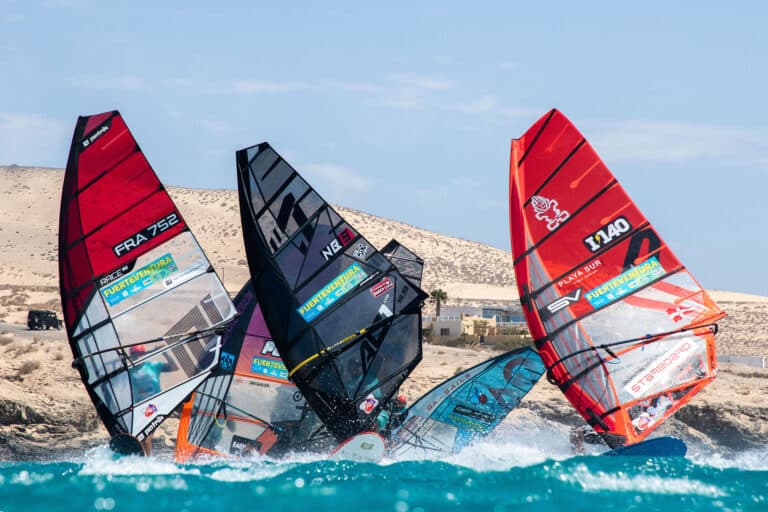 Rutkowski aguanta la presión y Offringa roza la perfección en la tercera jornada del Fuerteventura PWA Grand Slam 2025