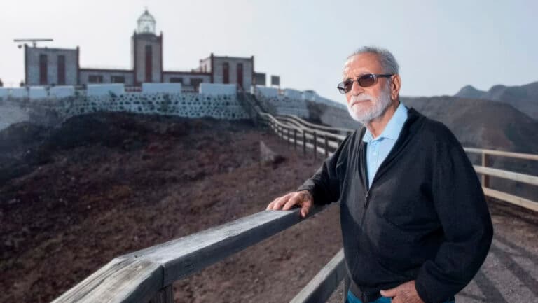 Gerardo Mesa, distinguido con la Valbanera por su papel clave en la acogida migratoria en Canarias