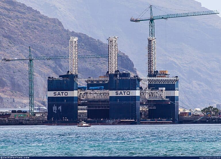El “rascacielos flotante” llegará a Fuerteventura para construir el nuevo dique y muelle de Puerto del Rosario