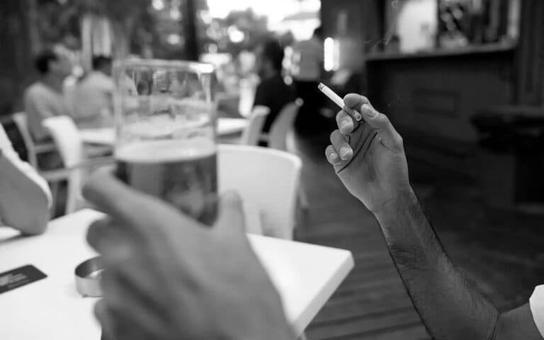 Terrazas sin humo: la reforma sanitaria que divide a Canarias entre salud y economía