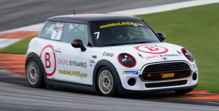 El piloto majorero Hugo Latorre se juega el liderato en Navarra en la Copa Mini España