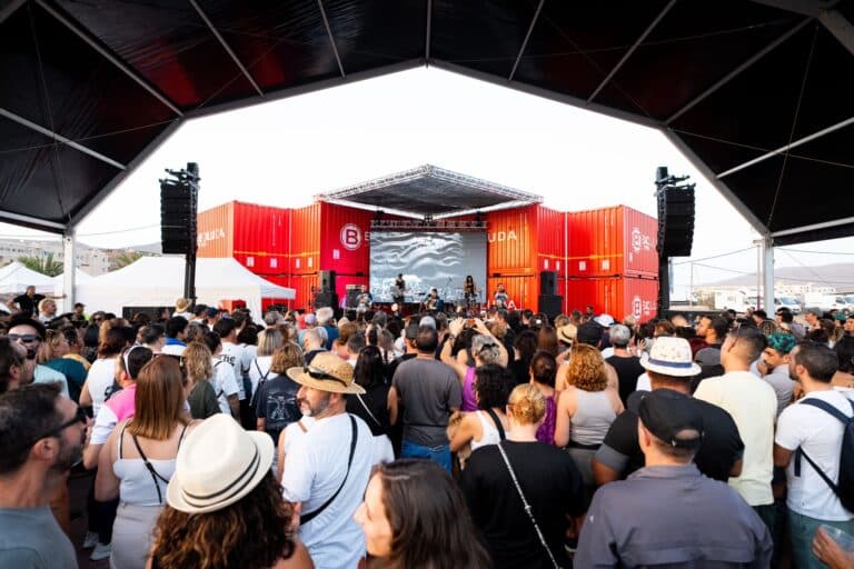 El Festival Arena Negra presenta su cartel de día con Timbeque, Sirinoque Folk, Caluu.C, Los Vinagres y Lucrecia
