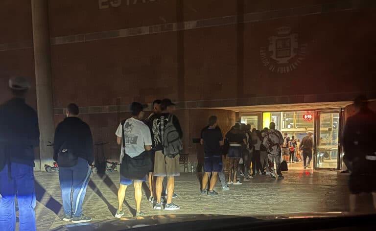 El PP denuncia un año y medio de retraso en el nuevo pliego de transporte público mientras crecen las quejas ciudadanas por el servicio en Fuerteventura