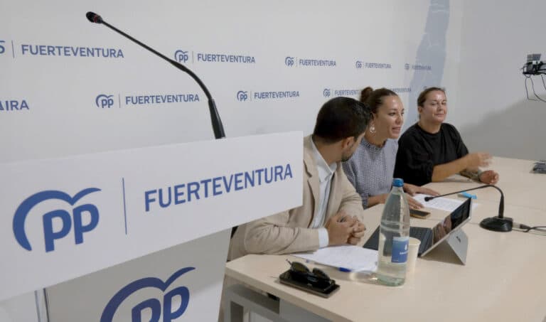 Jessica de León fija la hoja de ruta del PP con vivienda, agua y transporte como ejes prioritarios