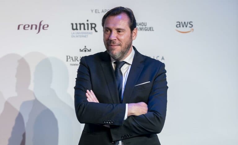 Óscar Puente responde a Ryanair: “Si no le parecen competitivas, no sé dónde va a encontrar otras mejores”