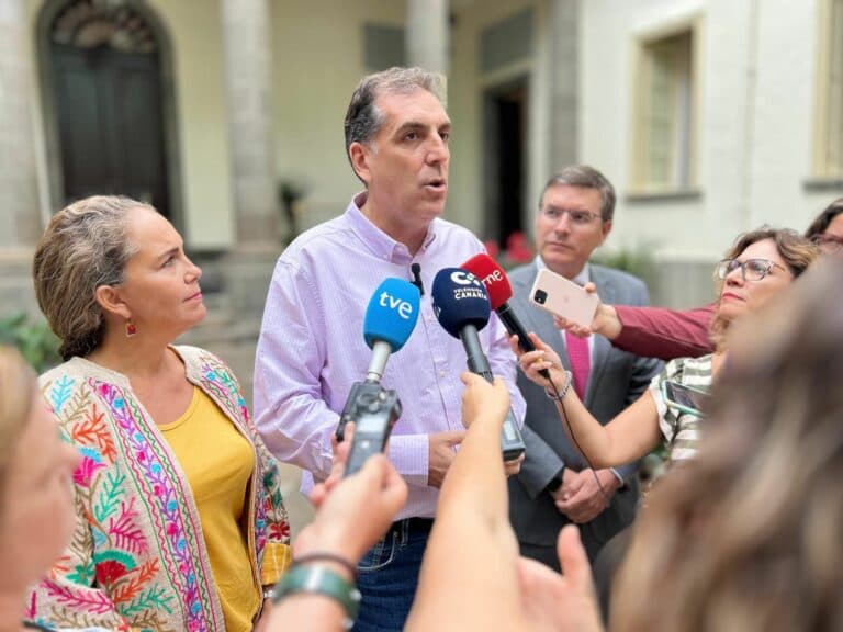 Samuel Vázquez alerta en el Parlamento canario del aumento de la criminalidad y lo vincula con la inmigración masiva