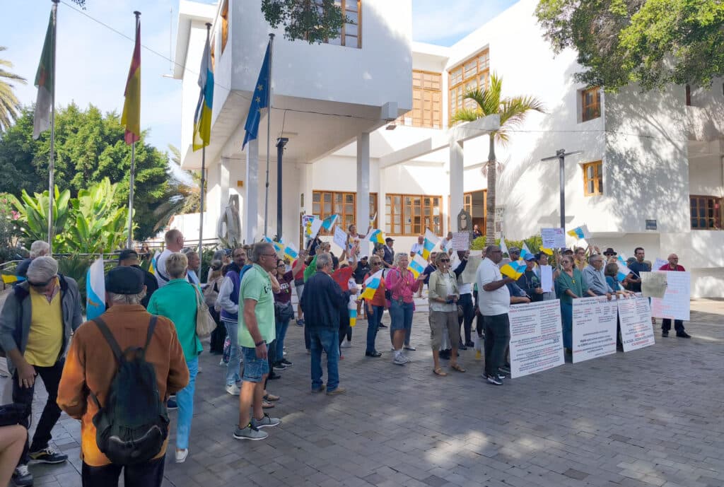 Alejandro Jorge baja a la calle: diálogo in situ con vecinos y propietarios durante la manifestación del sur
