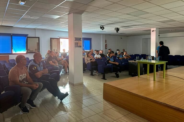 Pájara alcanza un acuerdo con la Policía Local que mejorará las condiciones laborales y reforzará la seguridad ciudadana