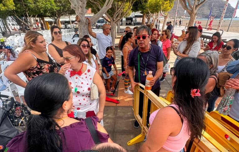 Indignación en Tuineje por la cancelación del pasacalles escolar del Tran Tran: protestas de familias y duras críticas políticas