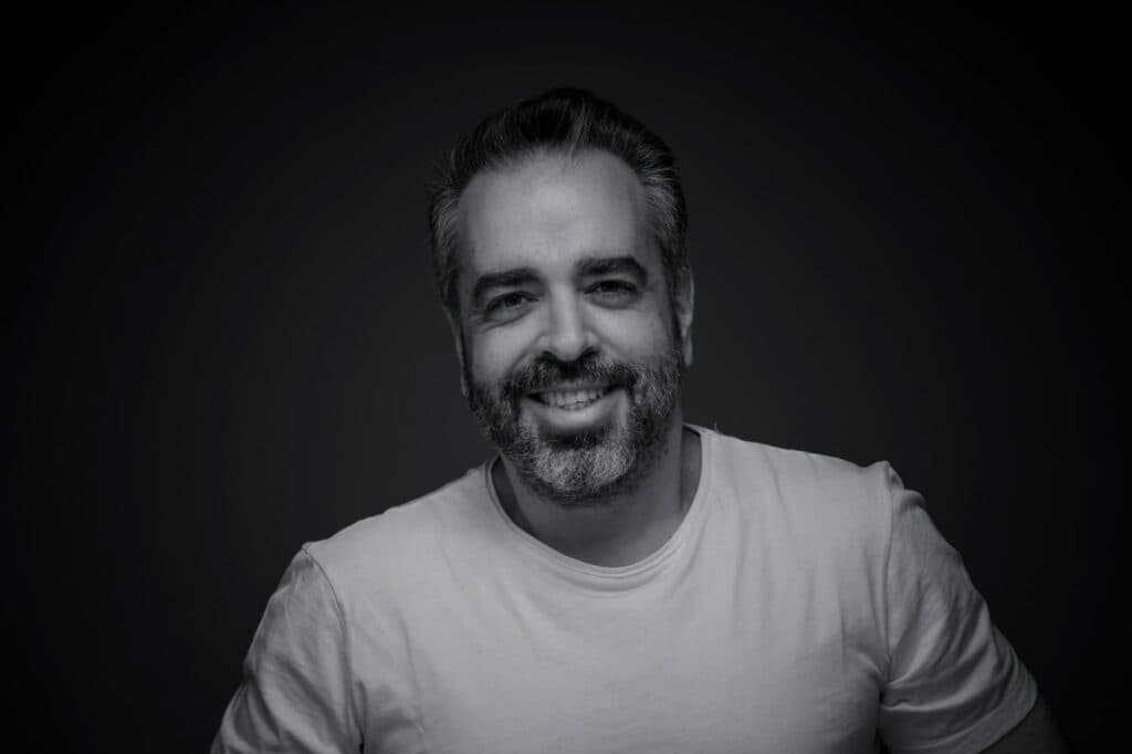 El pianista de Dani Martín, Luz o Marwán, Iñaki García, nos hace recorrido de su trayectoria trabajando con los mejores artistas del país