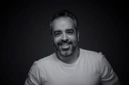 El pianista de Dani Martín, Luz o Marwán, Iñaki García, nos hace recorrido de su trayectoria trabajando con los mejores artistas del país