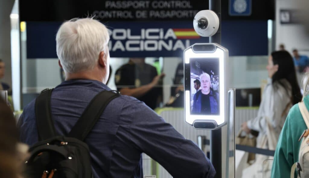 Aena desactiva el embarque biométrico tras una sanción de 10 millones de euros por no evaluar su impacto en datos personales