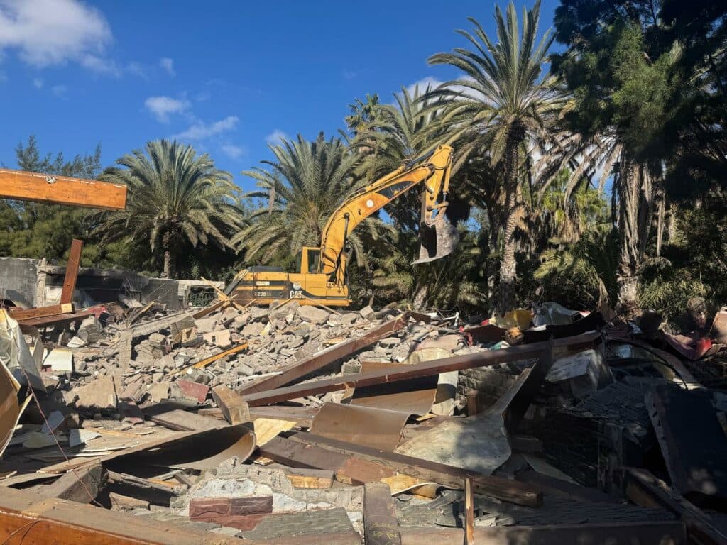 El Ayuntamiento de Pájara inicia la demolición de edificaciones en mal estado en las zonas verdes de Costa Calma