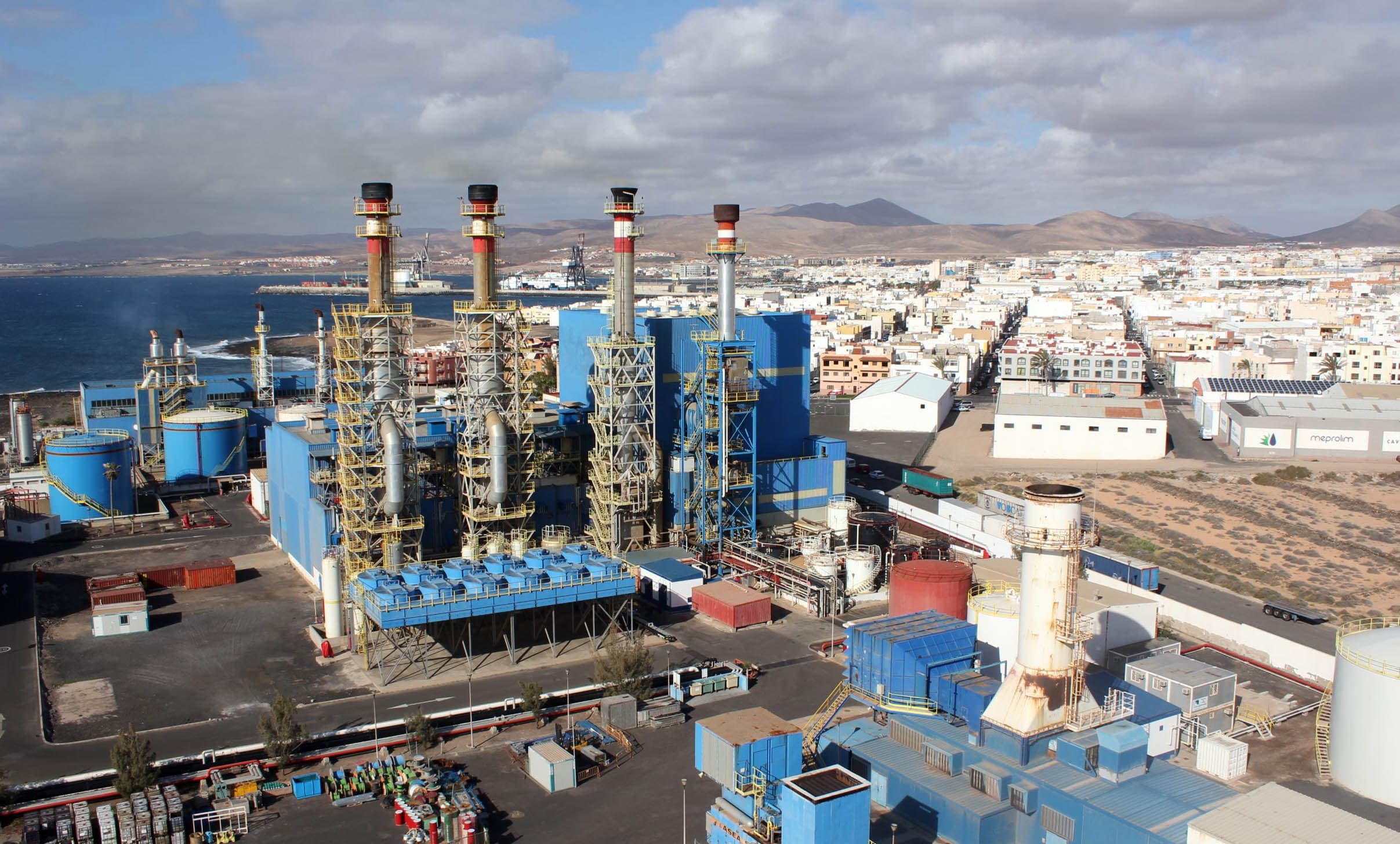 Zapata anuncia el inicio del desmantelamiento de la central de El Charco en mayo: “Se retirará una turbina y una de las chimeneas”