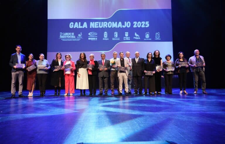La gala Neuromajo 2026 rinde homenaje a los y las participantes de la presente edición