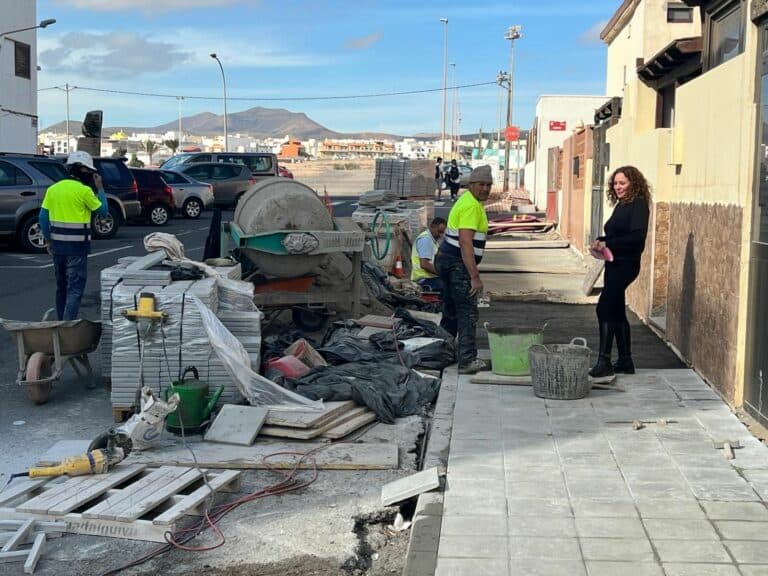 Puerto del Rosario avanza en la mejora de aceras para reforzar la seguridad y la accesibilidad peatonal