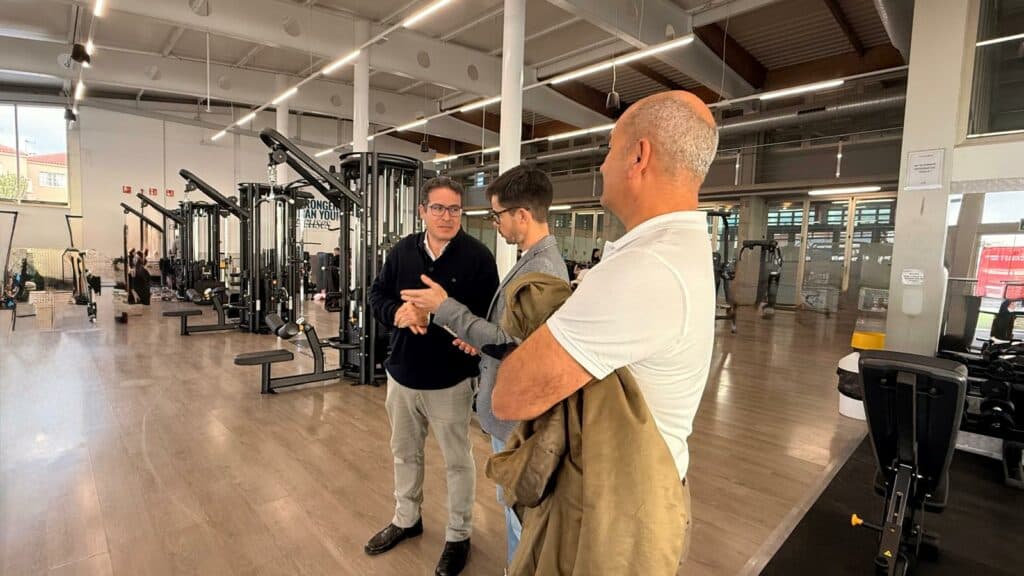 La capital refuerza y moderniza sus instalaciones deportivas con mejoras en la Piscina Municipal y el Pabellón Oasis