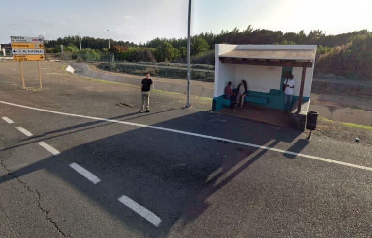 NC propone modernizar las paradas de guaguas con sombra, refugio e información en tiempo real