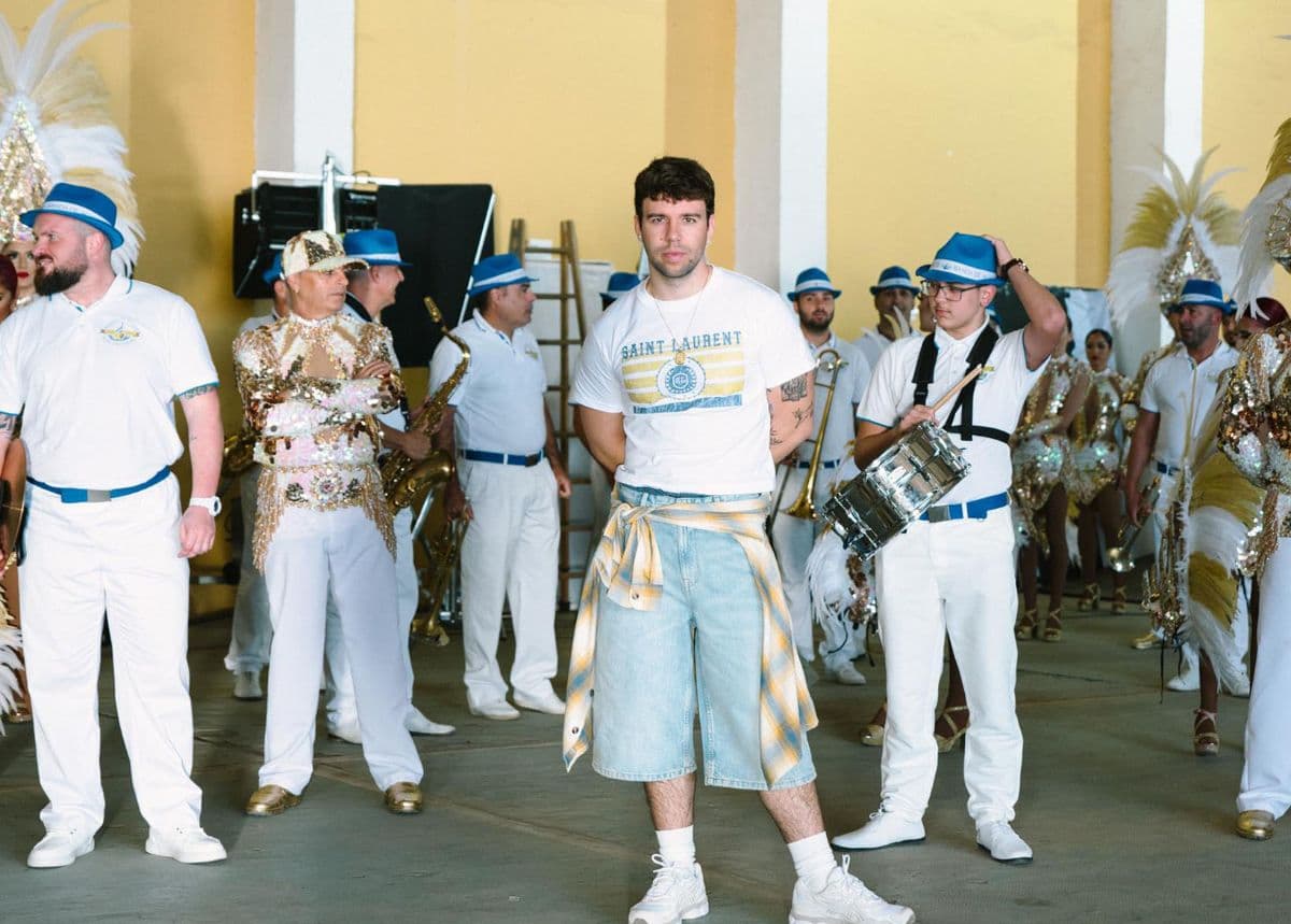El artista Quevedo rinde homenaje al Carnaval de Las Palmas de Gran Canaria en su nueva canción ‘Ni borracho’