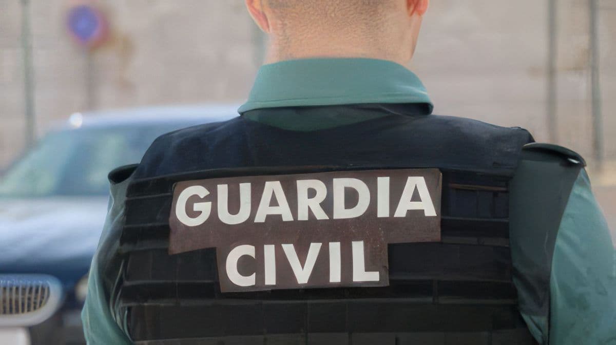 Tragedia en Arona: Un hombre mata a su hijo y hiere gravemente a su pareja antes de ser abatido por la Guardia Civil