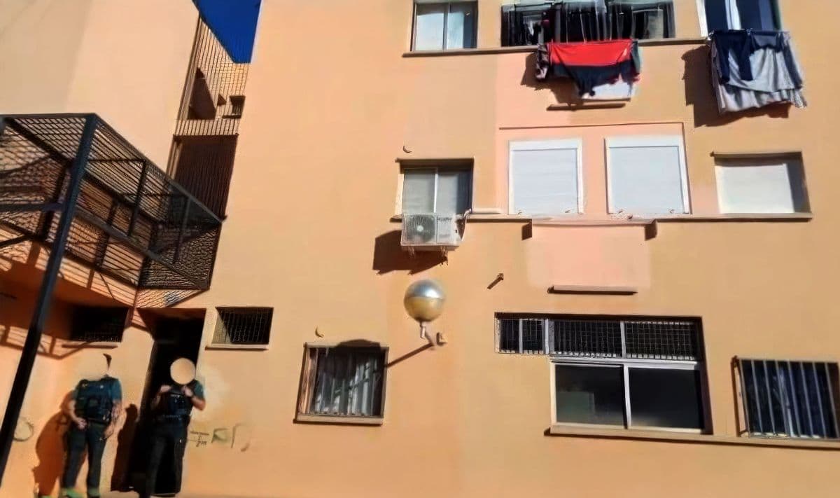 Tragedia en Arona: Un hombre mata a su hijo y hiere gravemente a su pareja antes de ser abatido por la policía