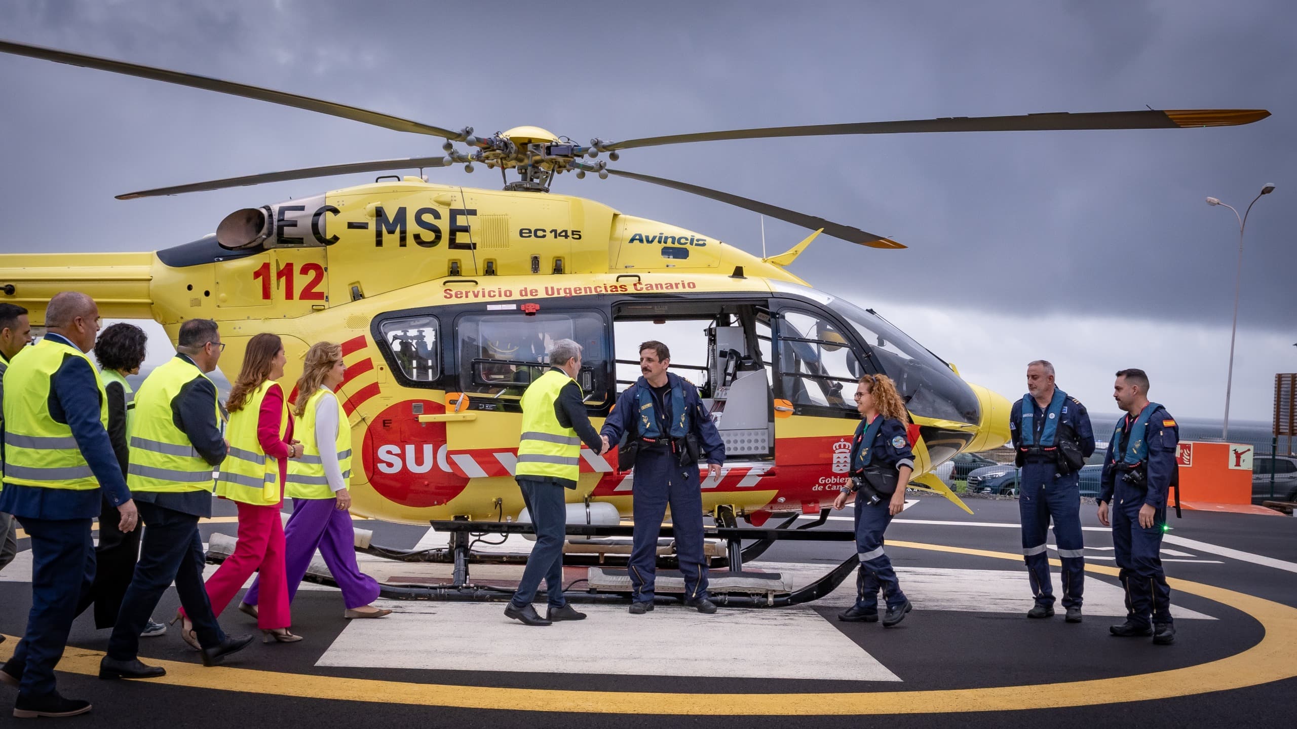 Fuerteventura celebra la llegada de su primer helicóptero medicalizado tras años de reivindicaciones