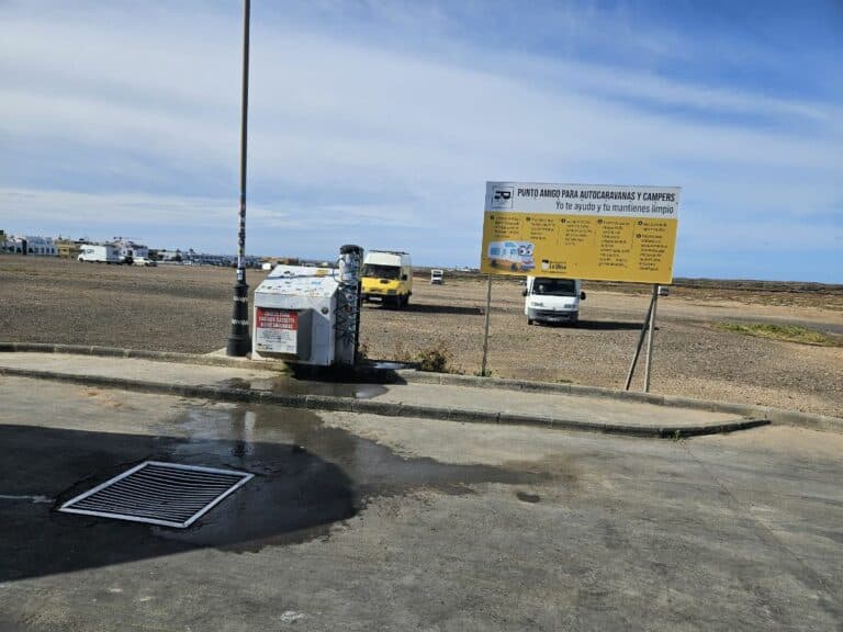 El PP de La Oliva reitera su petición de regular el uso del punto de agua para autocaravanas en El Cotillo mediante un sistema de pago