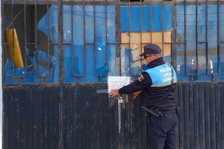 Precintados garajes en la calle Galicia vinculados a una red que utilizaba a drogodependientes para delinquir