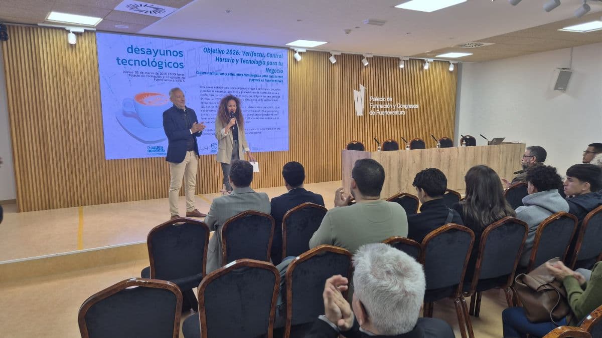 Los Desayunos Tecnológicos de Fuerteventura impulsan soluciones digitales para autónomos y pymes ante la nueva normativa de 2026
