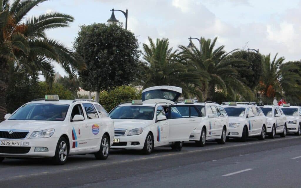 Puerto del Rosario establece turnos obligatorios para el servicio de taxi tras un acuerdo unánime