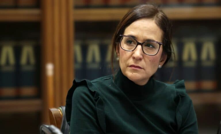 Natalia Santana celebra el consenso para mejorar las condiciones laborales de las camareras de piso en Canarias