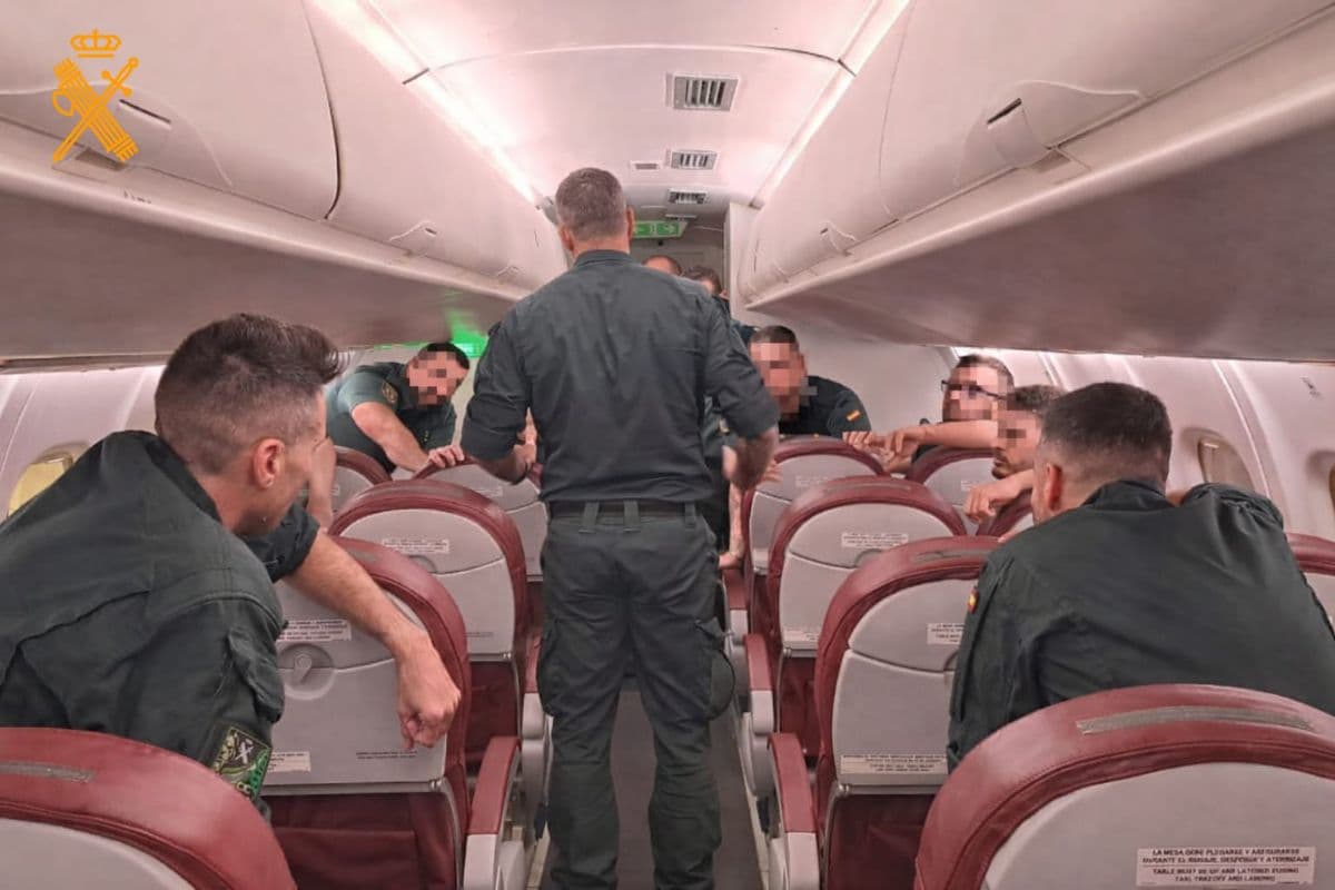La Guardia Civil y Binter se unen para mejorar la seguridad aérea ante pasajeros conflictivos