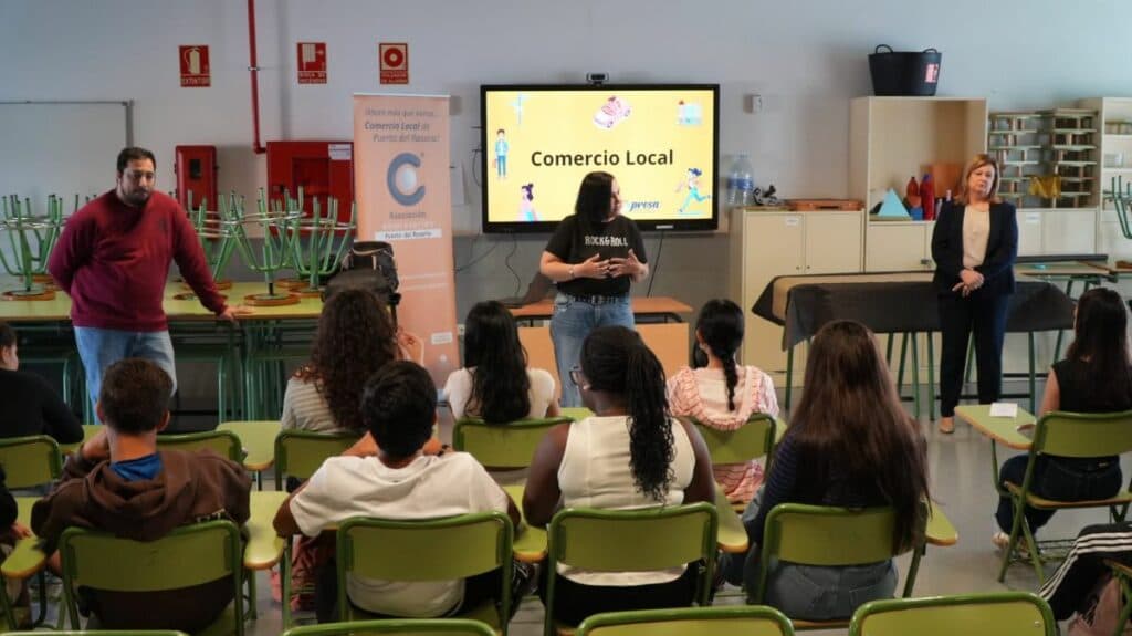El tejido empresarial de Puerto del Rosario se implica en la orientación profesional de los jóvenes