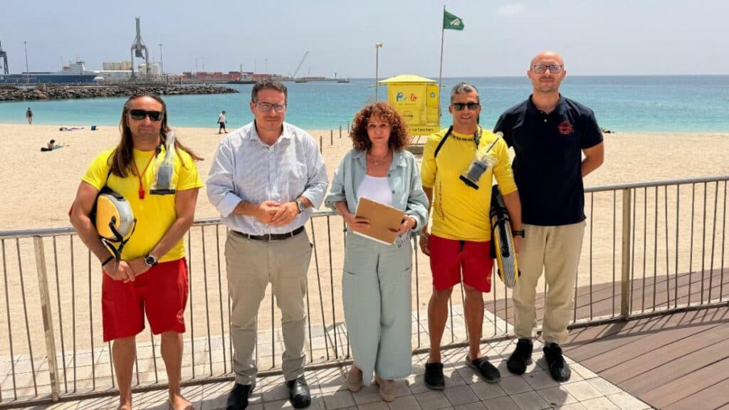 Puerto del Rosario duplica el servicio de socorrismo en Los Molinos y amplía la vigilancia en sus playas