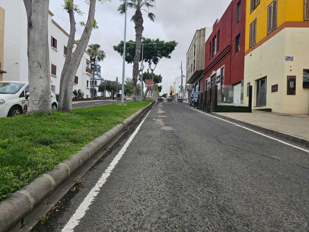 Puerto del Rosario reabre al tráfico el carril ascendente de León y Castillo mientras culminan las obras del Bulevar Primero de Mayo