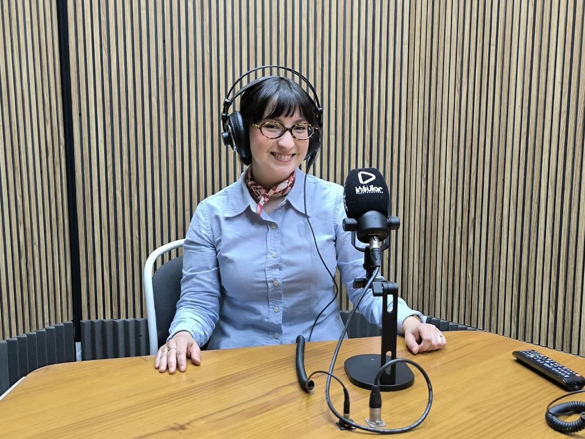 «A los niños y a las niñas les encantan todavía que les cuenten cuentos, a los adultos también»