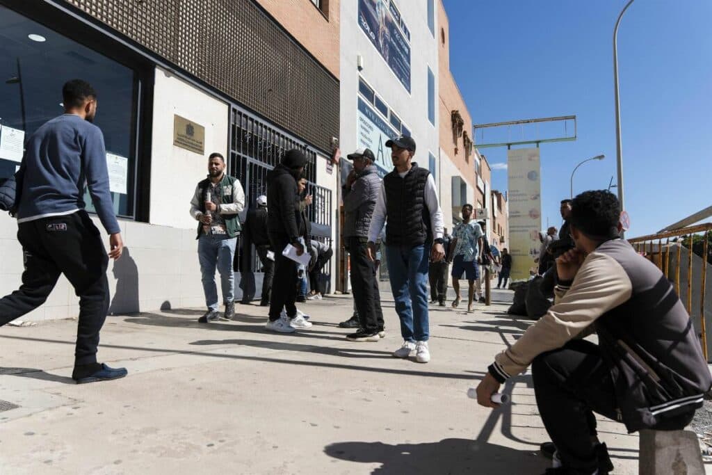 Los saharauis deberán renunciar a su solicitud de apátrida para acceder a la regularización extraordinaria