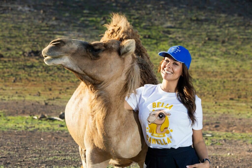 «Bella como una camella»: La moda canaria que busca salvar al camello autóctono