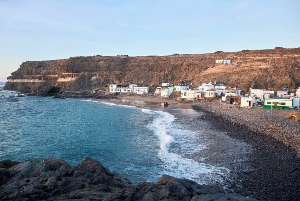 El Parlamento de Canarias se suma a la presión de Bruselas y exige a Madrid una reforma profunda de la Ley de Costas