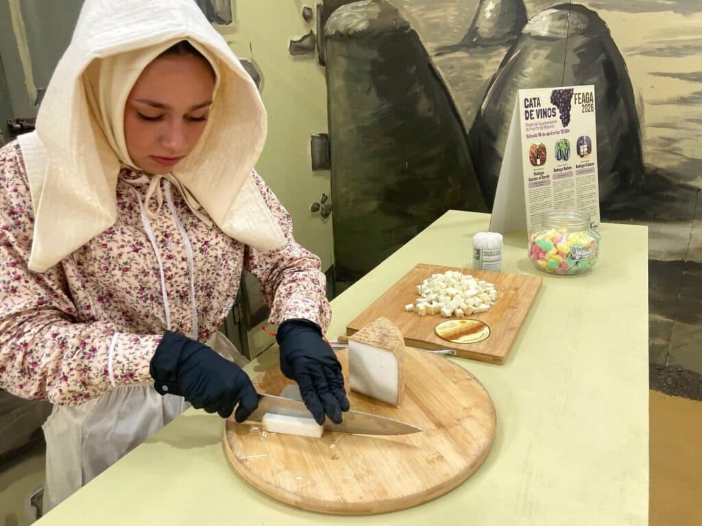 Puerto del Rosario revive la mirada de Olivia Stone en FEAGA con un stand que fusiona historia, arte y gastronomía local