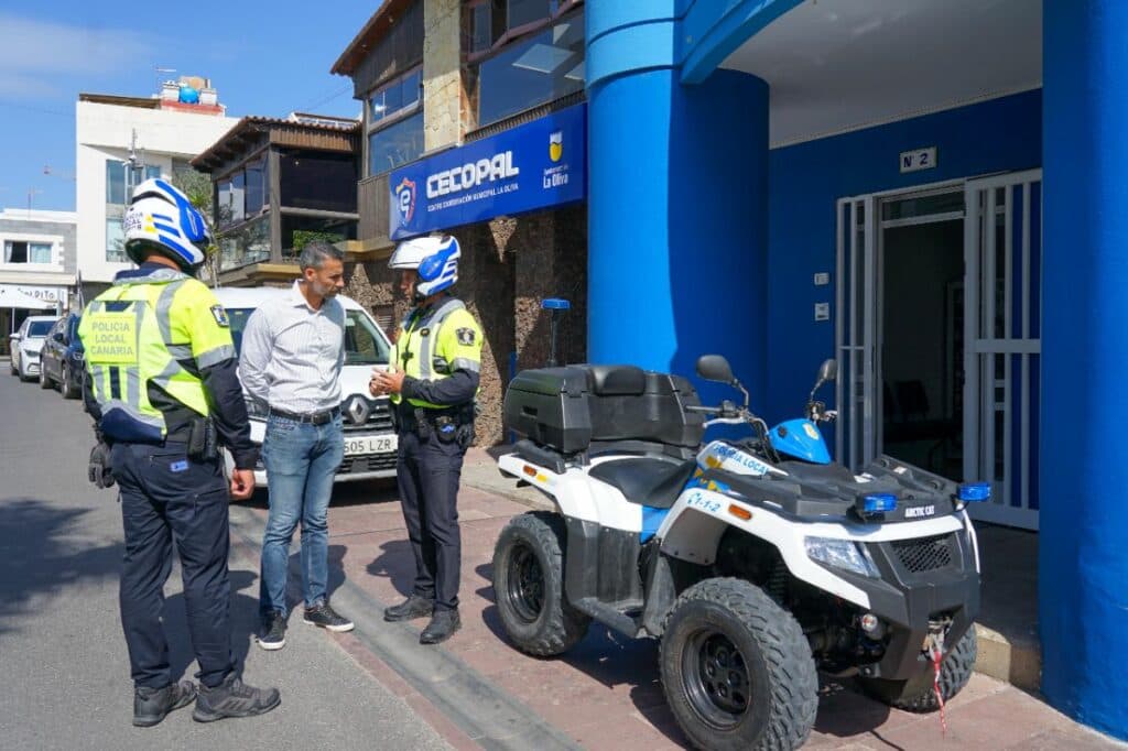 La Oliva equipa a su Policía Local con airbags pioneros para motoristas