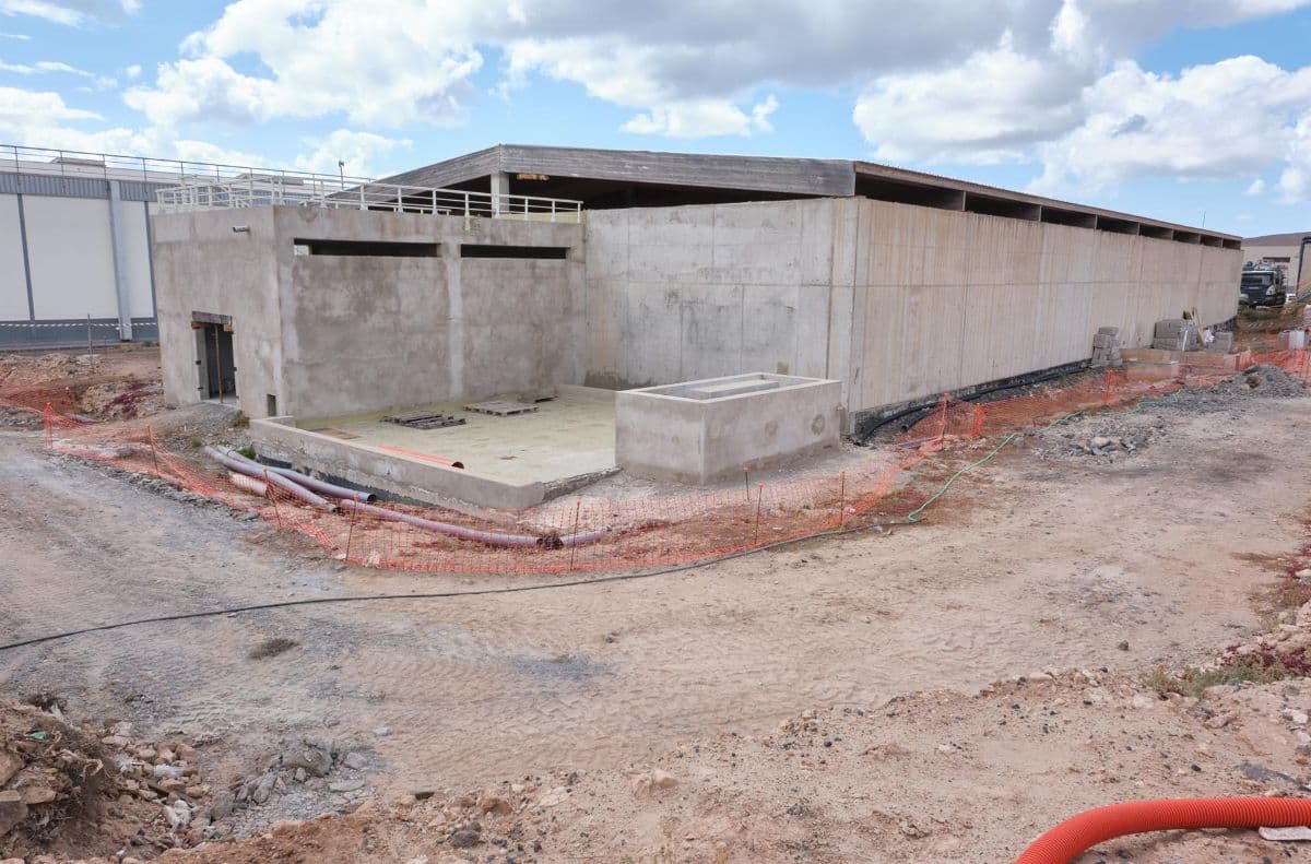 Las obras del depósito laminador de la depuradora de Puerto del Rosario culminarán antes del próximo verano