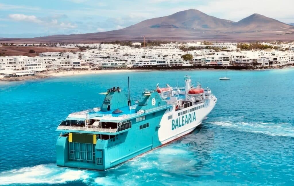 La curiosa historia del «Passió per Formentera», el ferry que ha estrenado hoy la nueva era de Baleària entre Lanzarote y Fuerteventura