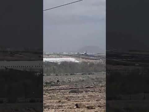 Las rachas de viento que azotan Fuerteventura este jueves han dejado escenas impresionantes en el…