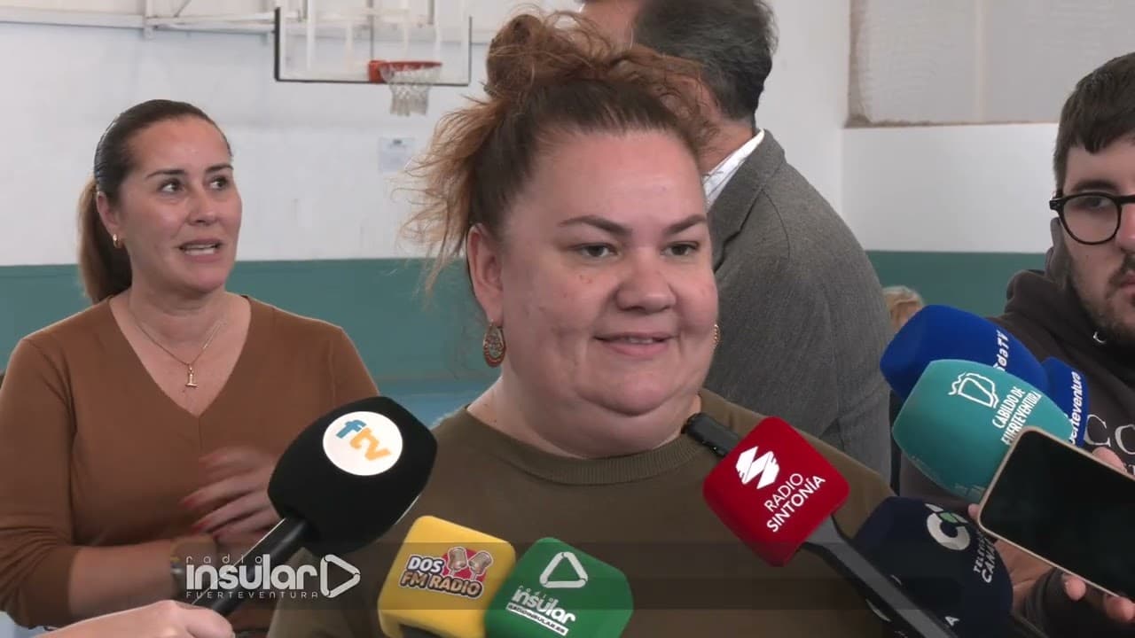 El Cabildo impulsa empleo inclusivo con Adisfuer para gestionar instalaciones deportivas