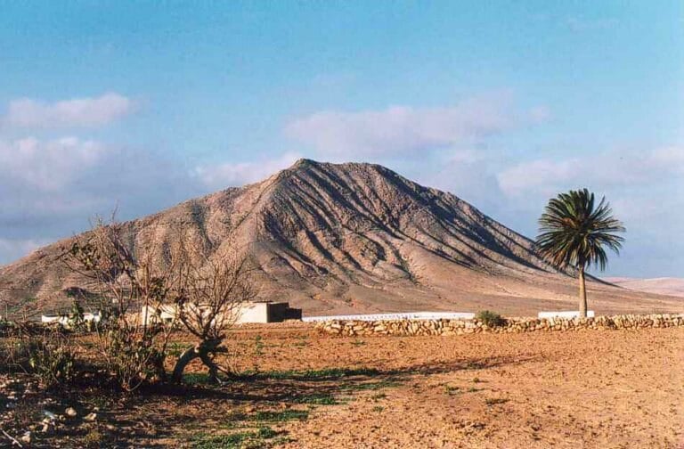 Acuerdo para crear un centro de interpretación en la montaña de Tindaya